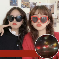 Lunettes de soleil 3D à effet prisme pour filles, monture PC rouge et blanche, idéales pour les fêtes et Noël - Vente en gros