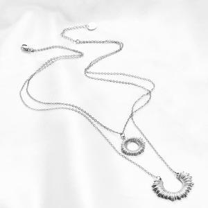 Collier double couche plaqué or 18 carats avec pendentif soleil et lune, design géométrique, pour usage quotidien, bijou cadeau - Product Image 4