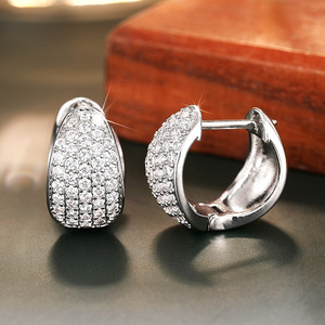 Orecchini a polsino con zirconi scintillanti per donna, gioielli vintage eleganti e alla moda - Product Image 1