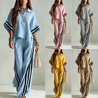 Ensemble décontracté deux pièces pour les vacances : chemise ample à col polo et pantalon large à rayures contrastantes