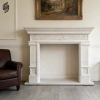 Cheminée murale en pierre naturelle française personnalisée, sculptée à la main, pour une utilisation en intérieur, décoration de cuisine et de salle à manger