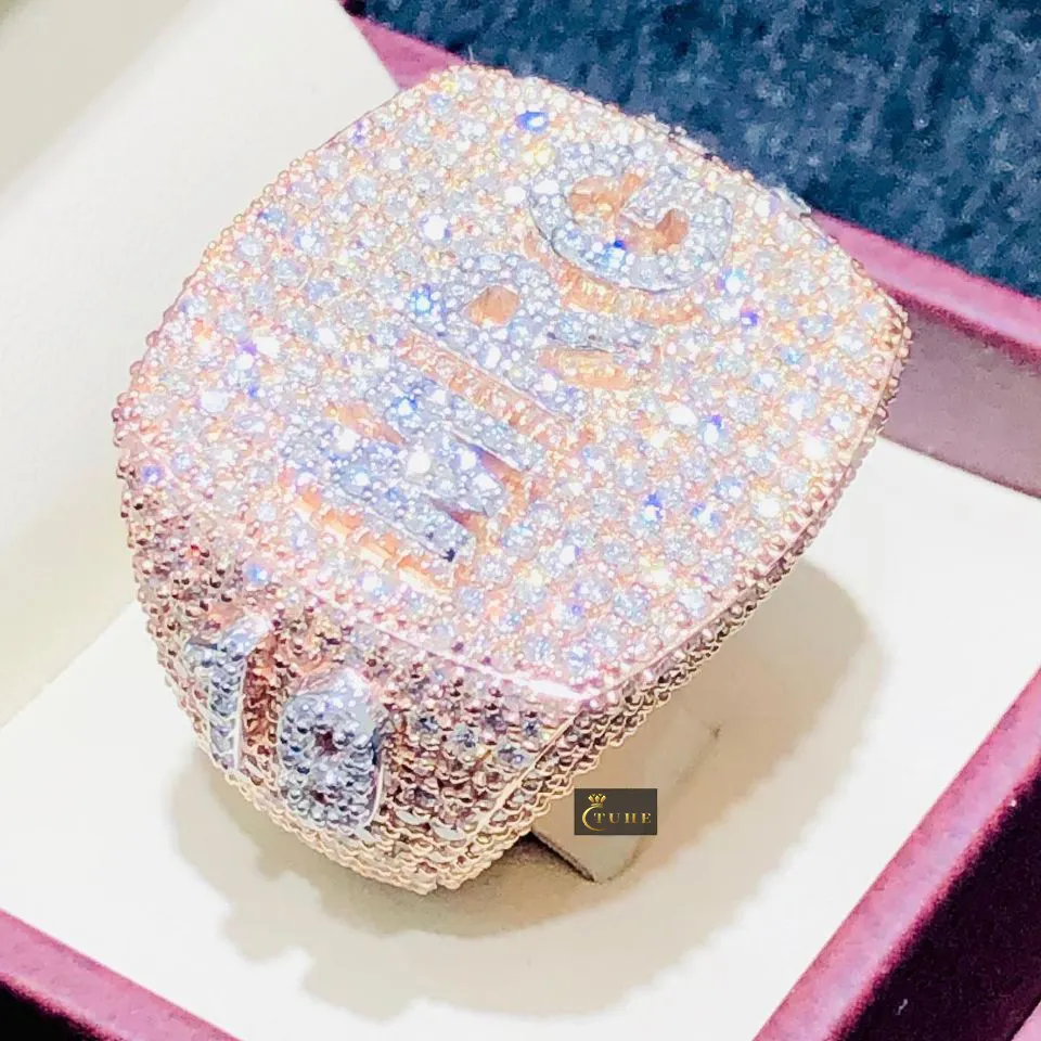Bijoux de luxe personnalisés VVS Moissanite Bague en diamant Bling Iced Out Initial Letter Championship Style Class Ring for Men Silver 1pc