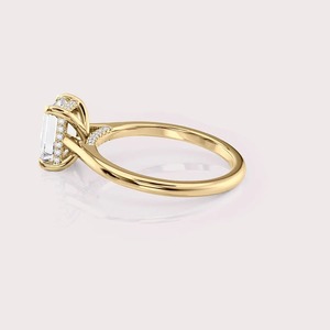 Bague de fiançailles solitaire classique en or jaune/blanc et or rose 18 carats avec diamant taille émeraude cultivé en laboratoire, plaqué rhodium, certifié IGI - Product Image 2