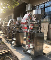 Machine d'emballage automatique haute productivité pour sachets de boissons et aliments en plastique, avec pesage, remplissage, PLC, pompe et date.