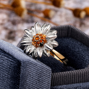 Anello da Donna con Motivo Floreale Margherita e Girasole, Elegante Bicolore, Gioiello Regolabile in Lega, Stile Moderno - Product Image 4
