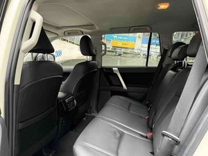 Prado <4L Turbo Automático, Auto Usado, Tracción en las Cuatro Ruedas, Interior de Cuero, Interior Oscuro, Gran Espacio Interior, Vehículo Todoterreno - Product Image 6
