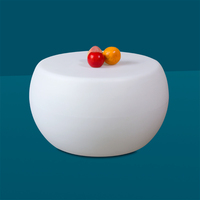 Rebord de bronzage côté piscine Table ronde Table basse de jardin en plastique Table d'extérieur d'hôtel