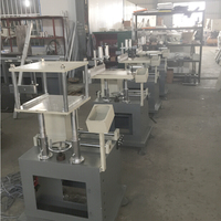 Machine de fraisage pour profilés en aluminium à angle de traitement réglable de 35 à 90 degrés, pour extrémités, faces et rainures