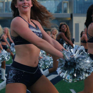 Ensemble uniforme de cheerleading sportif personnalisé avec soutien-gorge court et short ornés de strass pour athlètes - Product Image 6