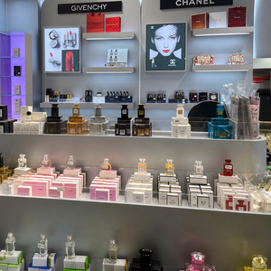 Custom Curved Cosmetics Island Display Counter Stainless Steel MDF Showcase for Beauty Store Perfume Skincare Display - Product Image 4