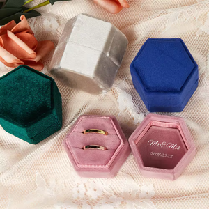 Thiết Kế Bán Buôn Giá Hình Lục Giác Cổ Điển Đôi Nhẫn Hộp Đồ Trang Sức Nhung Da Lộn Cặp Nhẫn Hộp Đám Cưới Với Logo - Product Image 2
