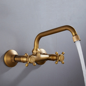 <span class=keywords><strong>Robinet</strong></span> d'évier de cuisine à double poignée en laiton antique <span class=keywords><strong>Robinet</strong></span> d'évier de cuisine moderne pivotant <span class=keywords><strong>mural</strong></span> pour eau chaude et froide Robinets de lavabo en céramique à double trou - Product Image 4