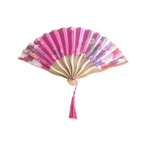 Großhandel elegante weiße faltbare Seide Hand Fan mit Organza Geschenkt üte Hochzeits geschenk & Party Gefälligkeiten