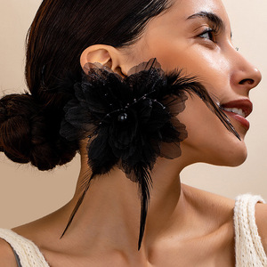 <span class=keywords><strong>Orecchini</strong></span> di fiori di piume bianco e nero JQ-006 all'ingrosso - Product Image 3