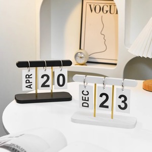 Wholesale Minimalist Wooden Ornaments Metal Crafts Manual Page Turning <strong>Calendar</strong> Bedroom <strong>Desk</strong> <strong>Calendar</strong> - Product Image 2