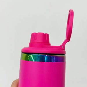 Vaso Portátil con Tapa Abatible, Antiderrames, con Recubrimiento en Polvo Arcoíris, 20 oz, para Deportes y Actividades al Aire Libre - Product Image 4