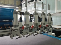 Machine de découpe CNC multi-têtes avec coupe en V pour matériaux d'isolation de conduits
