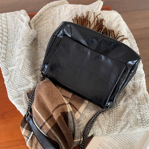 Bolso bandolera con cadena de gran capacidad para mujer, resistente al agua, para uso diario, primavera 2021, negro - Product Image 1