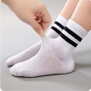 I-0197 5 paires/sac Chaussettes blanches pour garçon Chaussettes pour enfants Chaussettes rayées pour l'école - Product Image 3