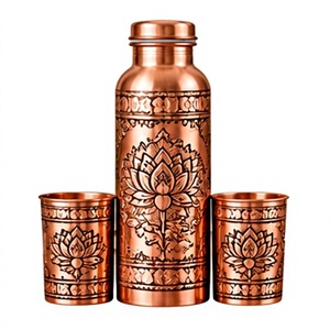 Botella de Agua Tradicional de Cobre con Diseño Grabado de Flor de Loto, Juego de Bebidas Portátil con 2 Tazas - Product Image 1