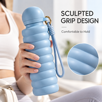 Bouteille d'eau isotherme en acier inoxydable de 20 oz avec paille escamotable, cordon portable, design côtelé, logo personnalisé, couleur OEM ODM