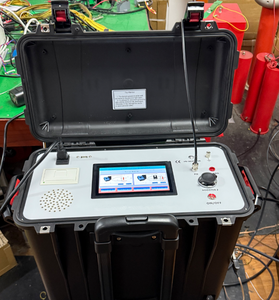 Générateur haute tension à très basse fréquence (VLF) intégré, ensemble de test Hipot avec protection contre les surintensités sur les côtés haute et basse tension - Product Image 1