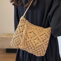 Sac bandoulière vintage fait main en macramé tressé pour femme, avec pompon en corde de coton ajourée, idéal pour les voyages, les activités de plein air et le quotidien