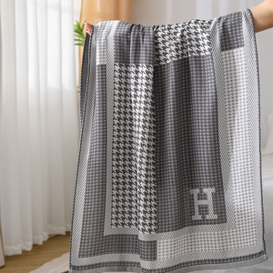 Toalla de Baño Bordada Minimalista, Suave y de Secado Rápido, 2 en 1, para <span class=keywords><strong>el</strong></span> Hogar, Spa y Playa - Product Image 1