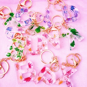 <span class=keywords><strong>Porte</strong></span>-clés personnalisé en résine transparente avec fleur naturelle et initiale, breloque à pompon, souvenir, promotion, cadeau - Product Image 6
