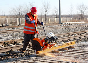חלקי רכבת ציוד רכבת יעיל במיוחד מכונת מסור וחותך מסילות ניידת - Product Image 6