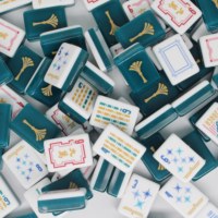 Stock disponible : 166 tuiles de Mahjong américain avec tapis en néoprène, tuiles de jeu en acrylique vert gravées à 4 couches