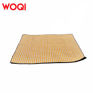 Manta de Picnic a Cuadros Woqi, Color Amarillo Limón, Rectangular, Impermeable, Portátil para Exteriores, con Asa, Material de Fibra Acrílica y PVC - Product Image 4