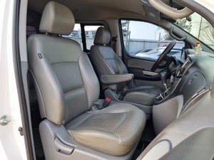 Minivan Blanca Diésel 2016, Automática, Sin Accidentes, Amplia, Económica, Vehículo de Carga Coreano Usado en Venta - Product Image 5