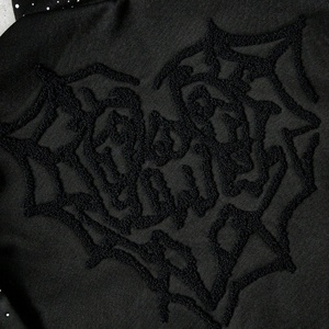 Sudadera con capucha extragrande y bolsillos, estilo streetwear de invierno, personalizada, vintage, con lavado ácido, negra, con gráfico bordado y estampado, corte holgado y corto para hombre - Product Image 3