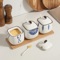 Accessoires de cuisine en céramique à rayures de style japonais créatif, avec couvercle en bois, salière, pot à épices, rangement pour épices