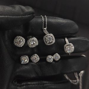 Juego de Joyería de Plata de Ley 925 con Moissanita al por Mayor a Precio de Fábrica, Joyería Fina para Mujer, Juego de Aretes, Anillos y Collar - Product Image 1