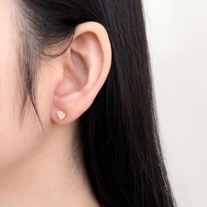 Boucles d'oreilles clous en argent sterling 925 avec zircon cubique 5A en forme de cœur, design unique Dylam, pour un usage quotidien - Product Image 5