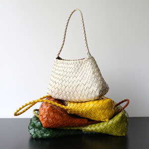 Sac panier vintage français en cuir pleine fleur tressé fait main de luxe, sac à main/épaule en cuir véritable, ouvert et minimaliste - Product Image 1