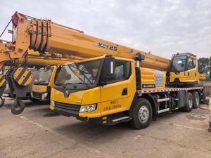 Grúa hidráulica sobre camión nueva de 25 toneladas y 100t, grúa móvil hidráulica de 25t con pluma hidráulica en venta en Shanghái, 2023. - Product Image 3