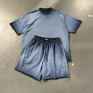 Ensemble T-shirt et short pour homme en 100% coton, avec logo personnalisé, couleur dégradée rétro délavée, style streetwear, ourlet brut - Product Image 3