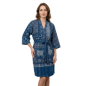 Ropa de Dormir de Algodón Orgánico con Borde Crudo, Parches Azrakh Indios Hechos a Mano, Acolchado Kantha, Reversible, con Rayas Invernales - Product Image 1