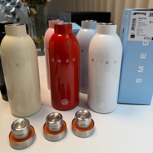 Bouteille isotherme double usage <span class=keywords><strong>SMEG</strong></span> 500 ml couleur crème, modèle collaboration 24e anniversaire, en acier inoxydable 304 - Product Image 3