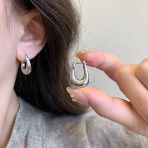 Boucles d'oreilles créoles tendance en acier inoxydable doré, grandes, géométriques, audacieuses, ovales 3D, pour femme, idéales pour les soirées - Product Image 3