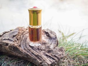 Huile essentielle d'agarwood de qualité supérieure, huile d'agarwood naturelle, huile d'oud distillée à la vapeur, lot de 2, bon prix - Product Image 5