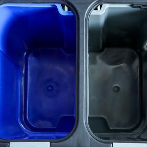ถังขยะพลาสติกแบบสองช่อง 20 ลิตร ทรงสี่เหลี่ยม HDPE สำหรับรีไซเคิล ใช้ได้ทั้งภายในและภายนอกอาคาร แบบสองสี - Product Image 3