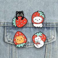 En gros, Pin's en émail souple en alliage de zinc, motif fraise de dessin animé, finition nickel noir, pour sac à dos, veste, chapeau