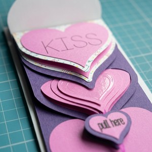 Tarjeta Interactiva con Diseño Original ZS-PC0074, Cascada de Corazones, para el Día de San Valentín o el Día de la Madre, para Minoristas en Línea - Product Image 2