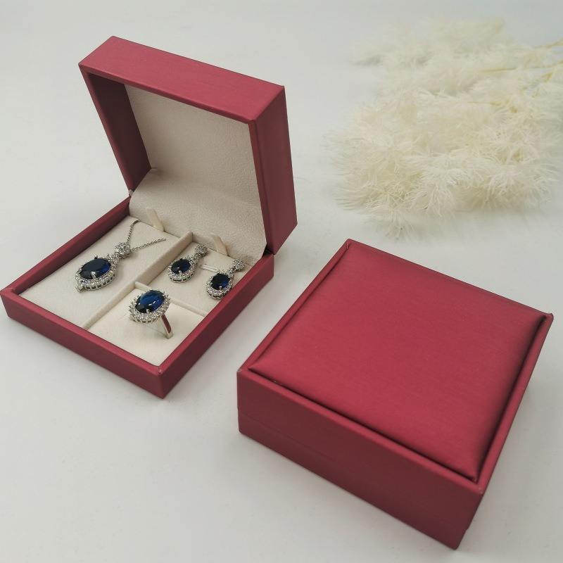 สีแดงไวน์