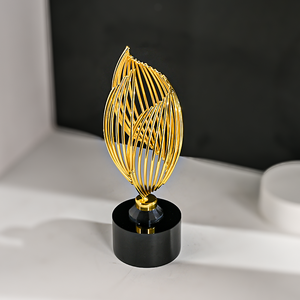 Tasses <span class=keywords><strong>de</strong></span> trophée en métal en résine <span class=keywords><strong>de</strong></span> verre personnalisées <span class=keywords><strong>prix</strong></span> <span class=keywords><strong>d</strong></span>'usine en gros OEM / ODM - Product Image 5