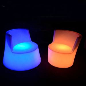 Chaise de bar en plastique avec économie d'espace de conception étroite - Product Image 6